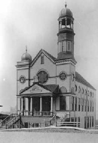 Ohaveth Sholem Synagogue, 8th and Seneca, founded by the first German Jewish immigrants to Seattle including the Schwabacher family. Courtesy Seattle Public Library